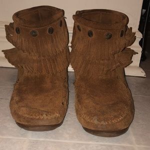 Minnetonka moccasin shoes